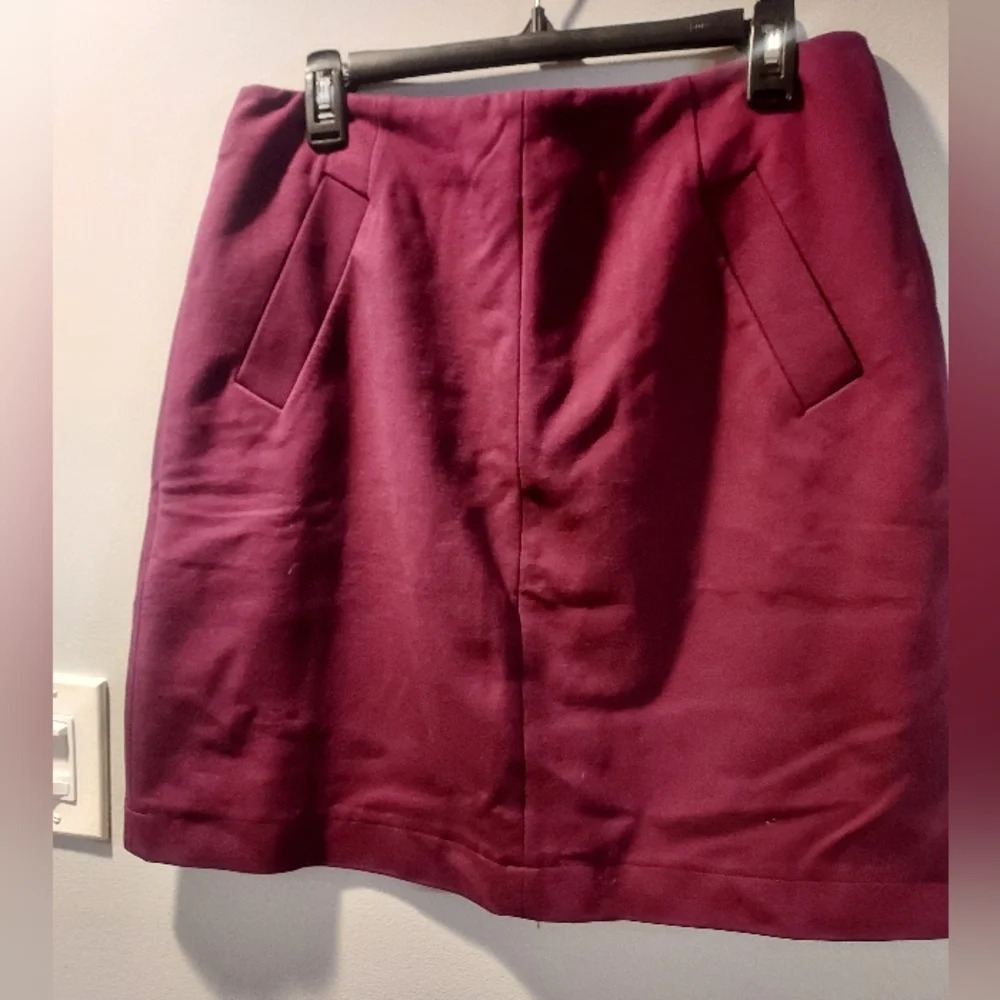 Lands' End Pretty Burgundy Pencil Skirt in Size 12P - Picture 2 of 8